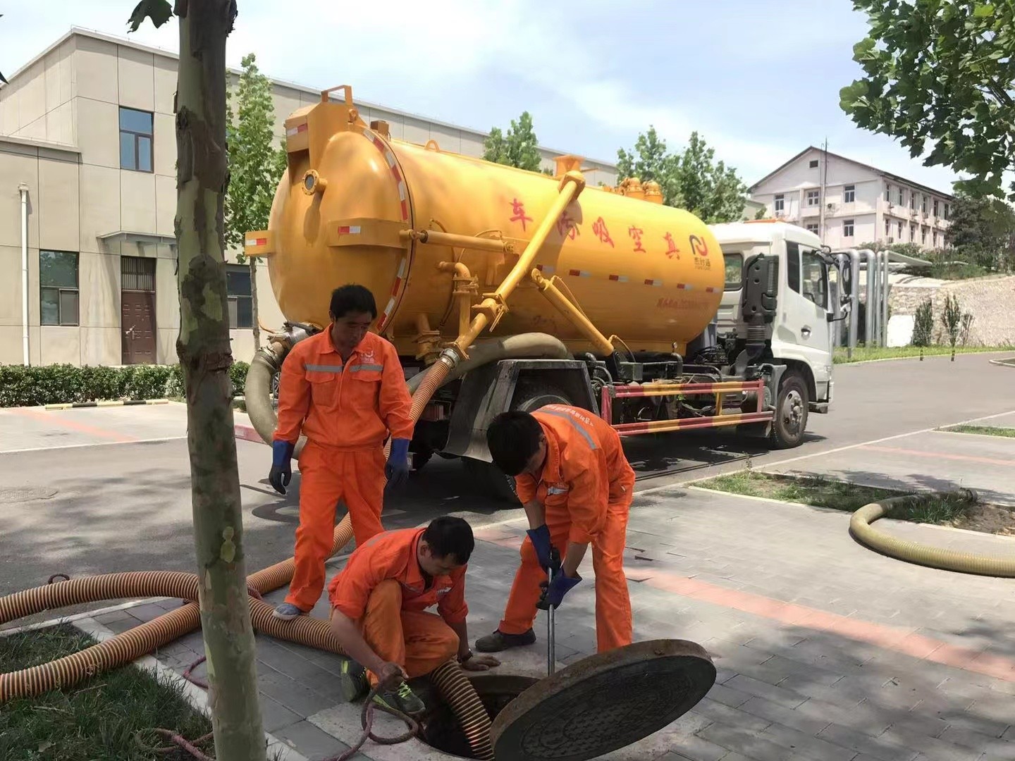 日土化粪池清理与5-8吨吸粪车施工效率分析